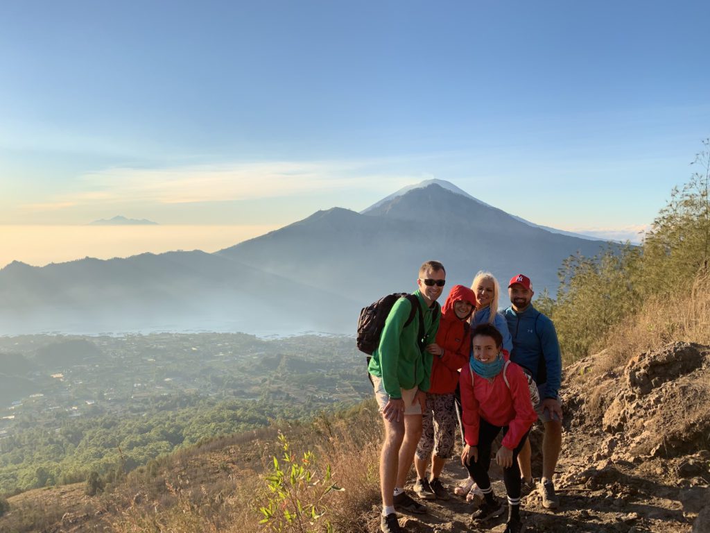 Bali východ slnka na sopke sopka Mt.Batur