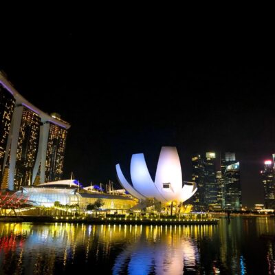 singapur dovolenka marina bay v noci