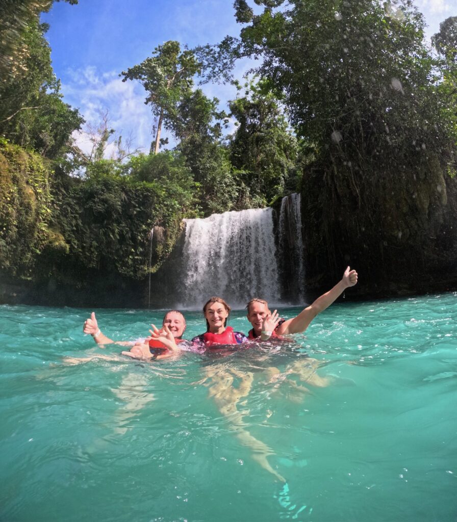 Filipíny dovolenka canoneering Kawasan falls